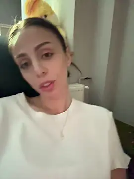 Snapshot of HayleyBlair chatting on May 26, 2026, 10:57 am HayleyBlair online show from May 26, 2026, 10:57 am