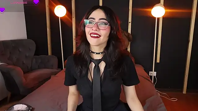 vampy dolll online show from March 22, 2025, 9:10 pm