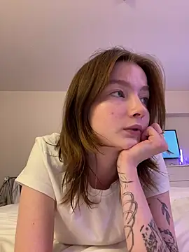 Snapshot of dashkaavg chatting on December 17, 2024, 7:48 pm dashkaavg online show from December 17, 2024, 7:48 pm