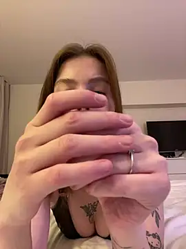 Snapshot of dashkaavg chatting on December 18, 2024, 5:31 pm dashkaavg online show from December 18, 2024, 5:31 pm