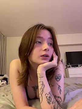 Snapshot of dashkaavg chatting on December 22, 2024, 5:42 pm dashkaavg online show from December 22, 2024, 5:42 pm