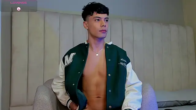 Snapshot of Dammon_Stallion chatting on December 18, 2025, 4:33 pm Dammon Stallion online show from December 18, 2025, 4:33 pm