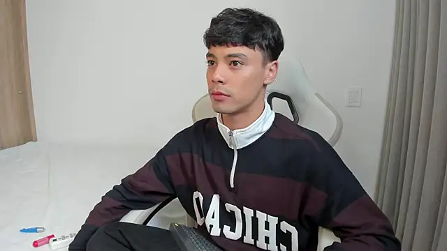 Snapshot of Dammon_Stallion chatting on January 13, 2026, 4:33 pm Dammon Stallion online show from January 13, 2026, 4:33 pm