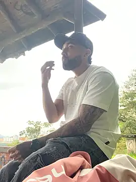 Snapshot of Sweet_and_caramel chatting on January 31, 2026, 9:02 pm Sweet and caramel online show from January 31, 2026, 9:02 pm