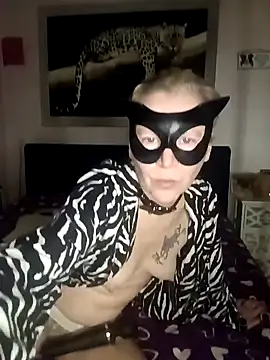 Franci-Queen-Cat online show from January 15, 2025, 9:41 pm