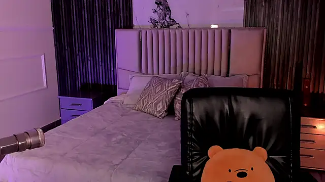 Lillyortiz online show from February 16, 2026, 7:45 pm