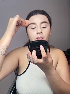 SaraBraun  online show from December 17, 2025, 4:45 pm