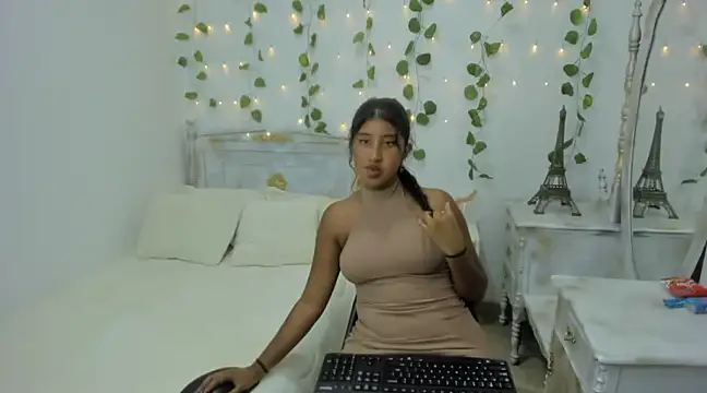 Snapshot of melany_brunette chatting on December 18, 2024, 9:08 pm melany brunette online show from December 18, 2024, 9:08 pm