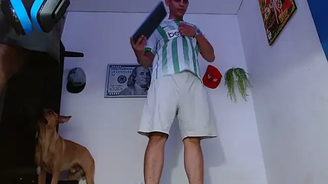 Snapshot of boss_of_cash chatting on April 7, 2026, 1:24 pm boss of cash online show from April 7, 2026, 1:24 pm