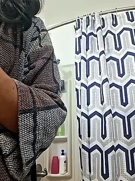 LuckiXCX online show from April 6, 2026, 8:37 am