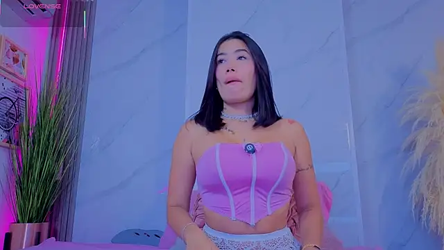 Chlooee   online show from January 6, 2026, 2:04 am