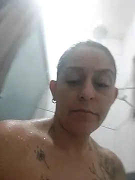 baixinhaloira online show from November 1, 2025, 3:24 am