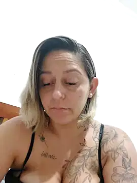 baixinhaloira online show from December 30, 2024, 3:14 am