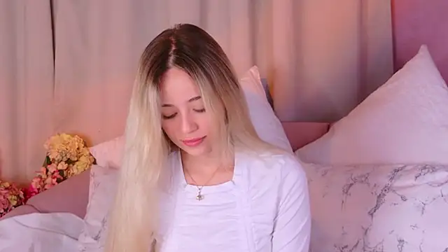 STELLA RICH online show from September 15, 2025, 9:15 pm