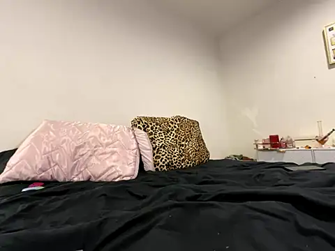 Charismasweets online show from October 19, 2025, 1:52 am