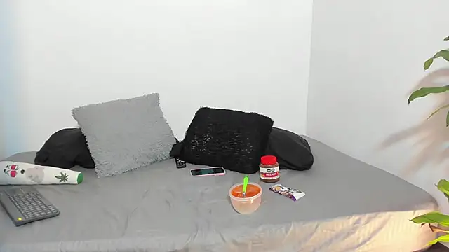 Liah ferrer online show from November 1, 2025, 2:22 pm