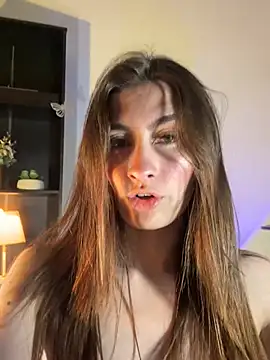 LuneObscure online show from February 23, 2025, 5:01 am