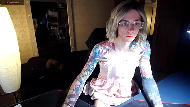 Snapshot of Julia_dolls chatting on October 1, 2025, 9:03 am Julia dolls online show from October 1, 2025, 9:03 am