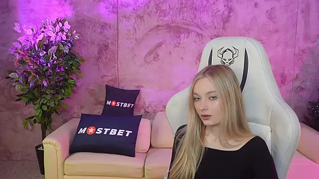 Snapshot of Ewa_Pearl chatting on January 6, 2025, 1:52 pm Ewa Pearl online show from January 6, 2025, 1:52 pm