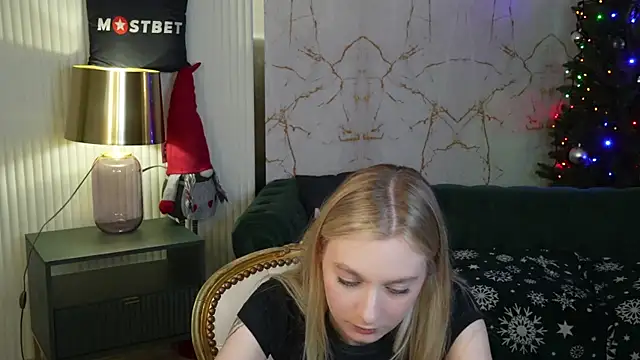 Snapshot of Ewa_Pearl chatting on January 8, 2025, 11:43 am Ewa Pearl online show from January 8, 2025, 11:43 am