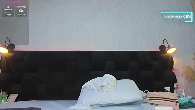 Camila  Gomez online show from December 3, 2025, 12:26 pm