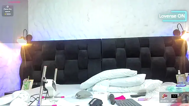 Camila  Gomez online show from November 27, 2025, 12:38 pm