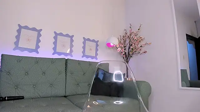 jazmin anbar online show from March 17, 2025, 8:09 pm