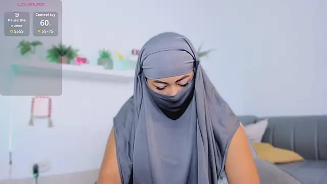 jazmin anbar online show from October 11, 2025, 7:04 pm