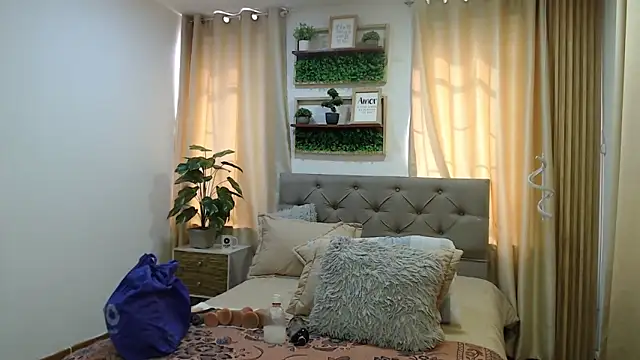 sasi luna online show from June 13, 2026, 1:42 pm