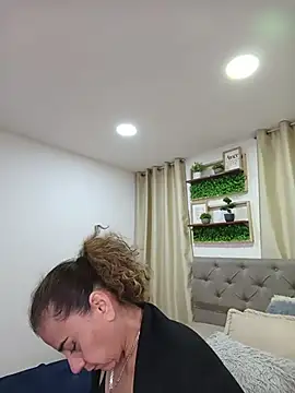 sasi luna online show from February 1, 2026, 7:17 am