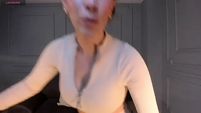 MiaFarrell  online show from November 2, 2025, 11:26 am