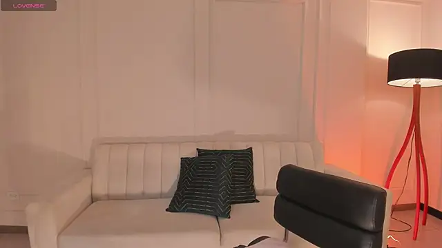 Snapshot of MiaFarrell_ chatting on December 19, 2025, 7:16 pm MiaFarrell online show from December 19, 2025, 7:16 pm