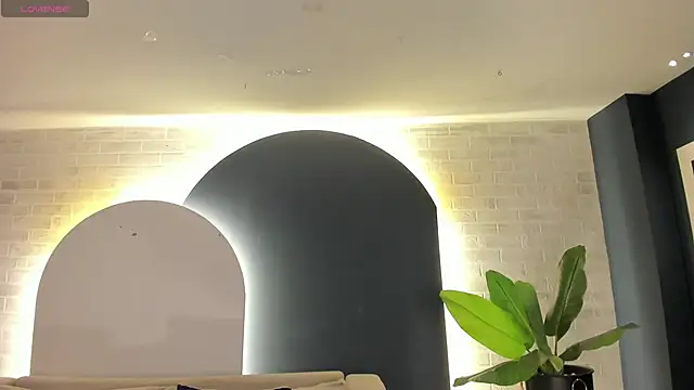 MiaFarrell  online show from March 15, 2025, 11:19 am