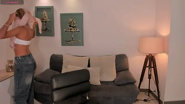 BellaCarteer  online show from March 30, 2026, 8:32 pm