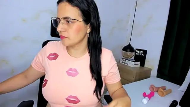 africa holmes online show from November 13, 2025, 2:26 am