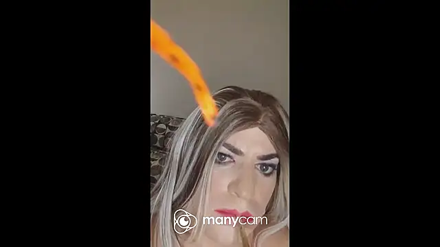 Snapshot of lunaxxxtreme chatting on September 21, 2025, 2:44 pm lunaxxxtreme online show from September 21, 2025, 2:44 pm