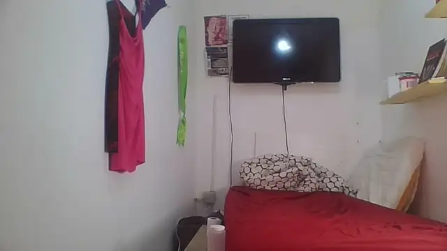 Snapshot of lunaxxxtreme chatting on October 16, 2025, 12:35 pm lunaxxxtreme online show from October 16, 2025, 12:35 pm