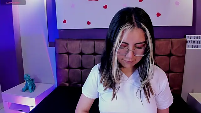 Snapshot of mila_mendoza chatting on February 20, 2025, 12:25 pm mila mendoza online show from February 20, 2025, 12:25 pm