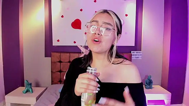 Snapshot of mila_mendoza chatting on February 11, 2025, 12:25 pm mila mendoza online show from February 11, 2025, 12:25 pm