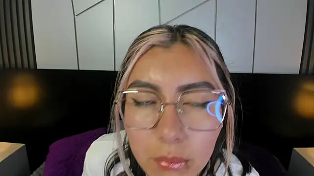 Snapshot of mila_mendoza chatting on January 19, 2025, 7:37 pm mila mendoza online show from January 19, 2025, 7:37 pm