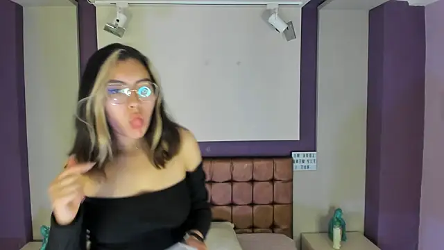 Snapshot of mila_mendoza chatting on March 16, 2025, 12:33 pm mila mendoza online show from March 16, 2025, 12:33 pm