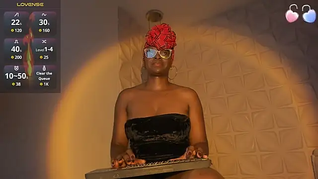 lolajenkins  online show from January 25, 2025, 7:49 am