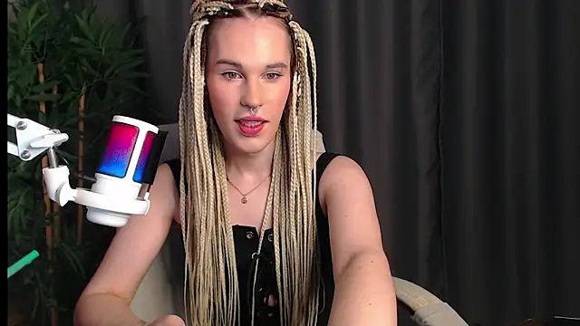 Cassie Bae online show from November 26, 2025, 6:52 pm