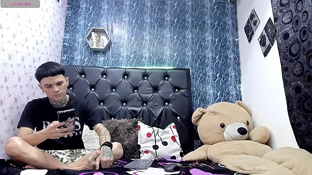 Snapshot of exotic_hot_couple chatting on February 4, 2026, 9:10 pm exotic hot couple online show from February 4, 2026, 9:10 pm