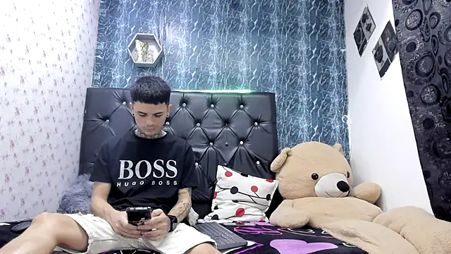 Snapshot of exotic_hot_couple chatting on February 27, 2026, 9:58 pm exotic hot couple online show from February 27, 2026, 9:58 pm