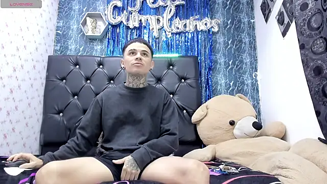 Snapshot of exotic_hot_couple chatting on February 1, 2026, 10:41 pm exotic hot couple online show from February 1, 2026, 10:41 pm