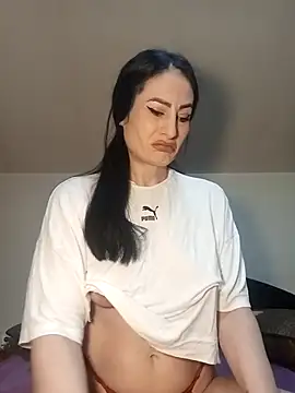 EveeRose online show from November 12, 2025, 6:39 am