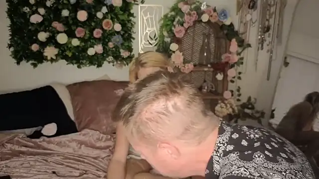 Snapshot of auroraandorion chatting on October 9, 2025, 11:11 am auroraandorion online show from October 9, 2025, 11:11 am