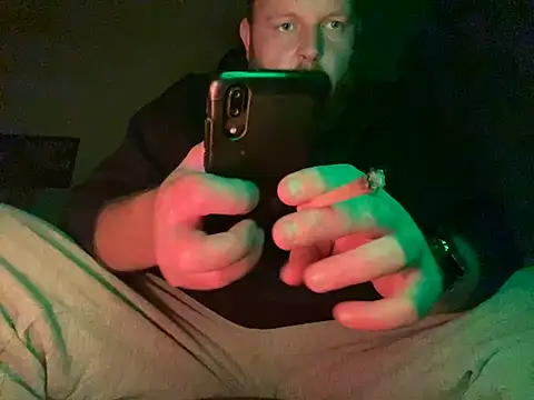 Snapshot of TinyDickBear chatting on December 24, 2024, 2:21 am TinyDickBear online show from December 24, 2024, 2:21 am