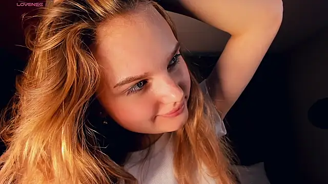 Snapshot of BlissAdes chatting on December 26, 2024, 2:01 am BlissAdes online show from December 26, 2024, 2:01 am